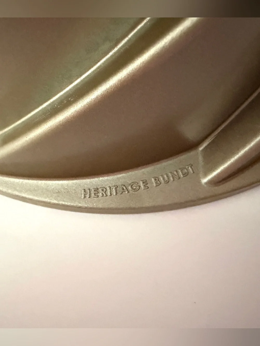 Nordic Ware Nonstick Cast Aluminum Heritage Bundt Pan - Like New!